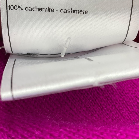 CHANEL MAGENTA / PINK 2009 FRINGED CASHMERE KNIT SCARF - Picture 7 of 13